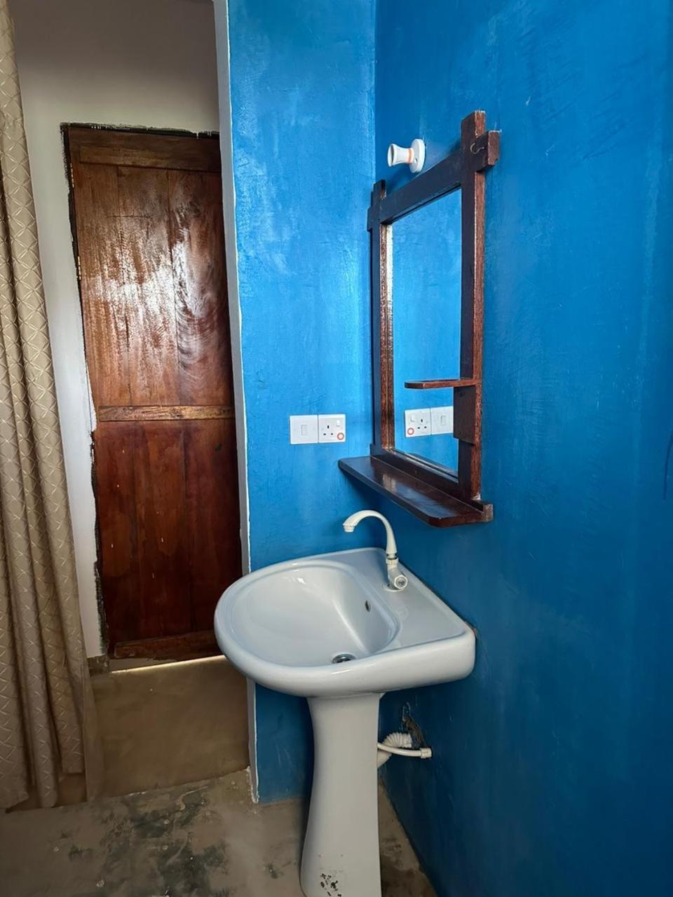 Mbuyuni Lodge Нунгви Экстерьер фото