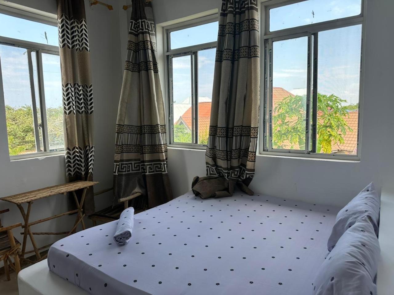 Mbuyuni Lodge Нунгви Экстерьер фото